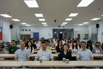 中国外文局翻译院院长黄玉龙到访人文学院并作学术报告